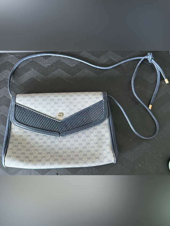 VINTAGE🔥Gucci Gray Crossbody Shoulder Bag with Black Trim main image 11